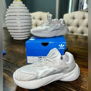 ADIDAS OZELIA SIZE 13